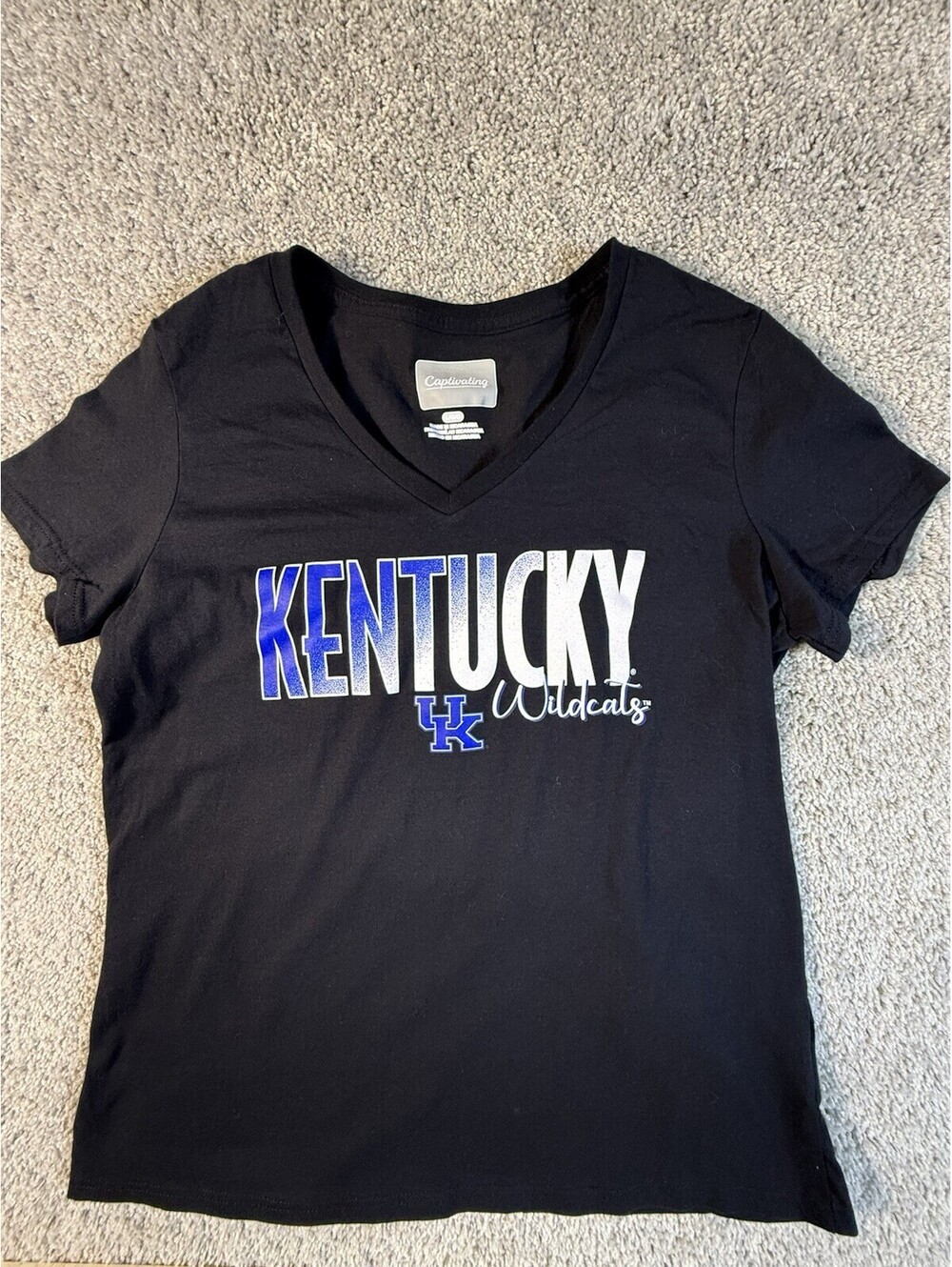NWOT KENTUCKY WILDCATS black Poly Cotton V-neck Logo fitted T-shirt Large